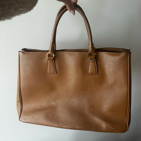 Prada
Saffiano Lux Leather Gardener's Tote - brown/tan - Picture 6 of 8